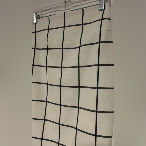 Express Classic Black and White Grid Skirt Size 2 (28 x 25) - Picture 3 of 5